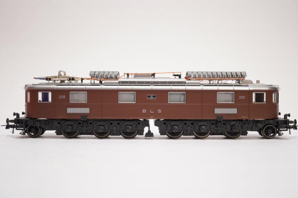 Roco-43710-Spur-H0-BLS-Ae-6_8-