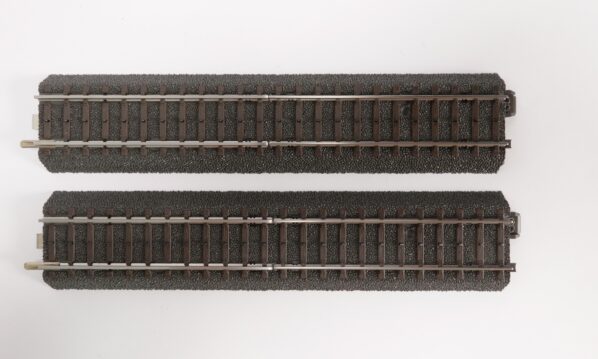 Märklin 24951 Spur H0 Übergangsgleis zum M-Gleis Länge 180 mm Evinka Shop