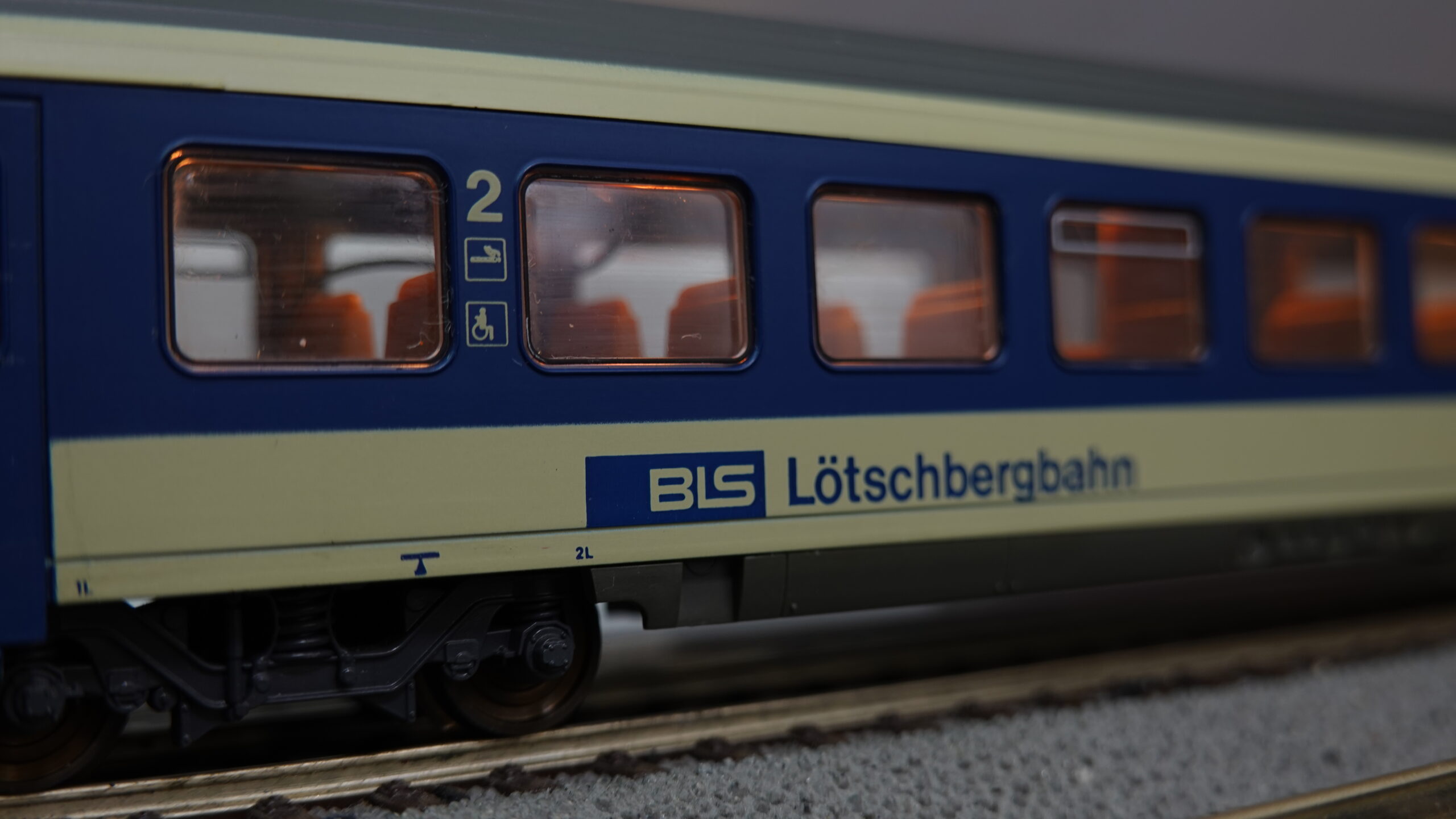 Roco 44475 H0 BLS Personenwagen 2. Kl | 1127 3 Roco 44475 H0 BLS Personenwagen 2. Kl | 1127 – Bild 3