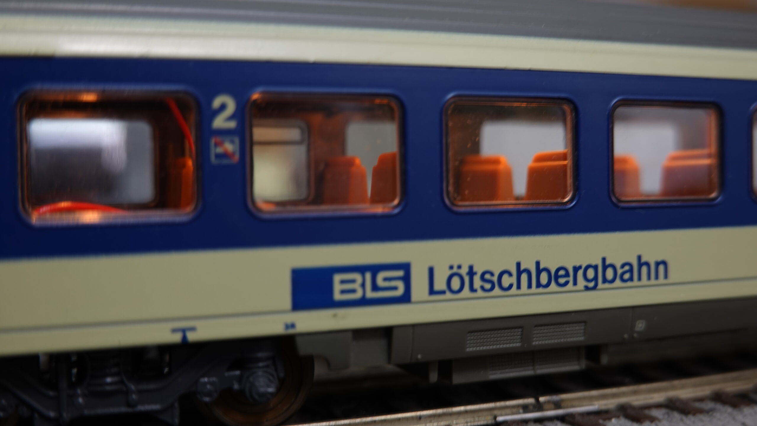 Roco 44475 H0 BLS Personenwagen 2. Kl | 1130 3 Roco 44475 H0 BLS Personenwagen 2. Kl | 1130 – Bild 3