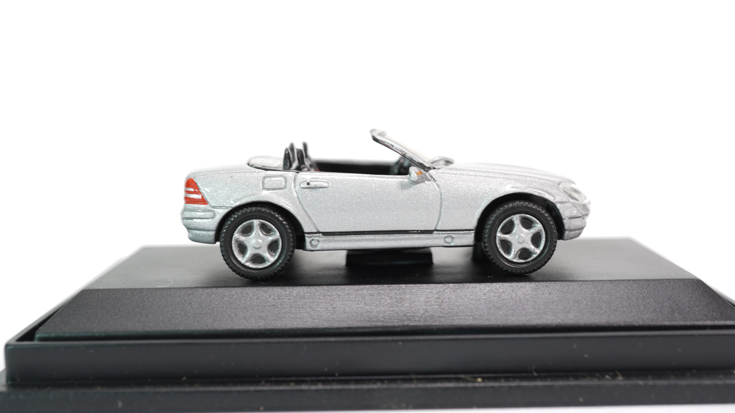 Schuco 24368 H0 Mercedes-Benz SLK silber 1 Schuco 24368 H0 Mercedes-Benz SLK silber