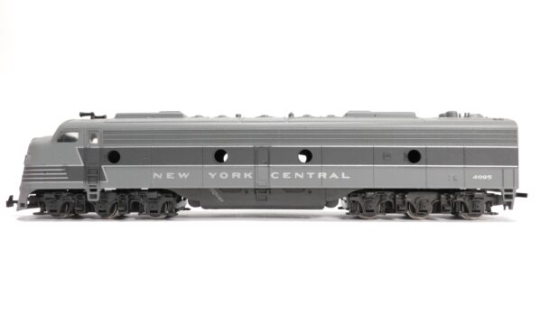 Rivarossi 1925 H0 New York Central EMD E-8 | 1910