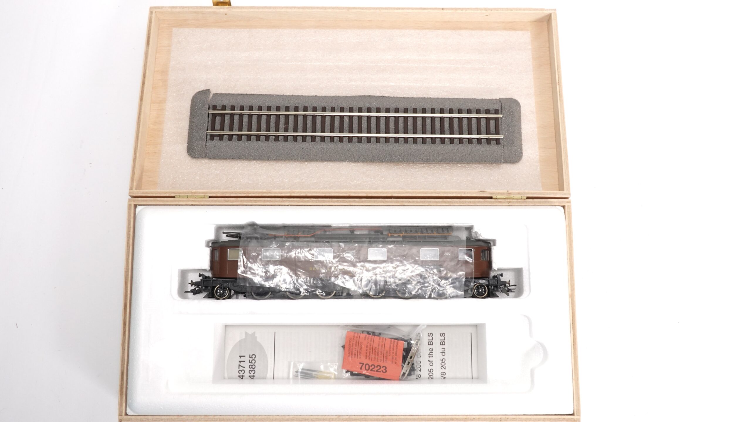 Roco 43855 H0 BLS Ae 6/8 205 Museums Edition | 1664 12 Roco 43855 H0 BLS Ae 6/8 205 Museums Edition | 1664 – Bild 12