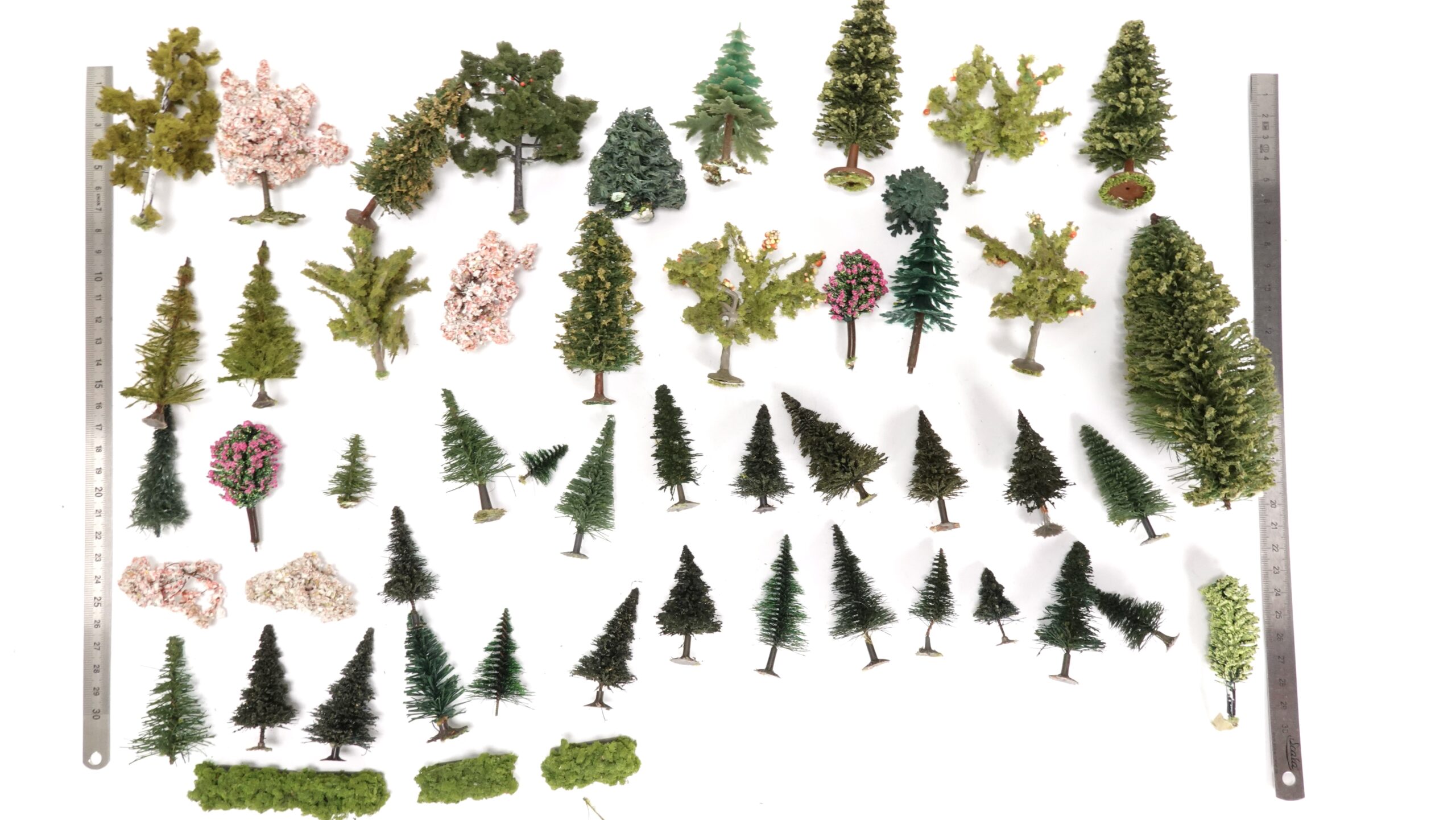 Baumset H0 ±40x Laub und Tannenbäume | 1999 1 Baumset H0 ±40x Laub und Tannenbäume | 1999