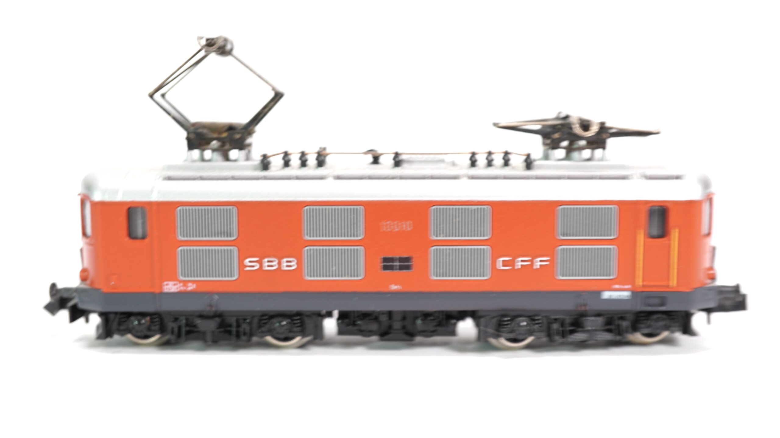 Hobbytrain 11020 N SBB E-Lok Re 4/4 I rot Pendel | A0228 1 Hobbytrain 11020 N SBB E-Lok Re 4/4 I rot Pendel | A0228