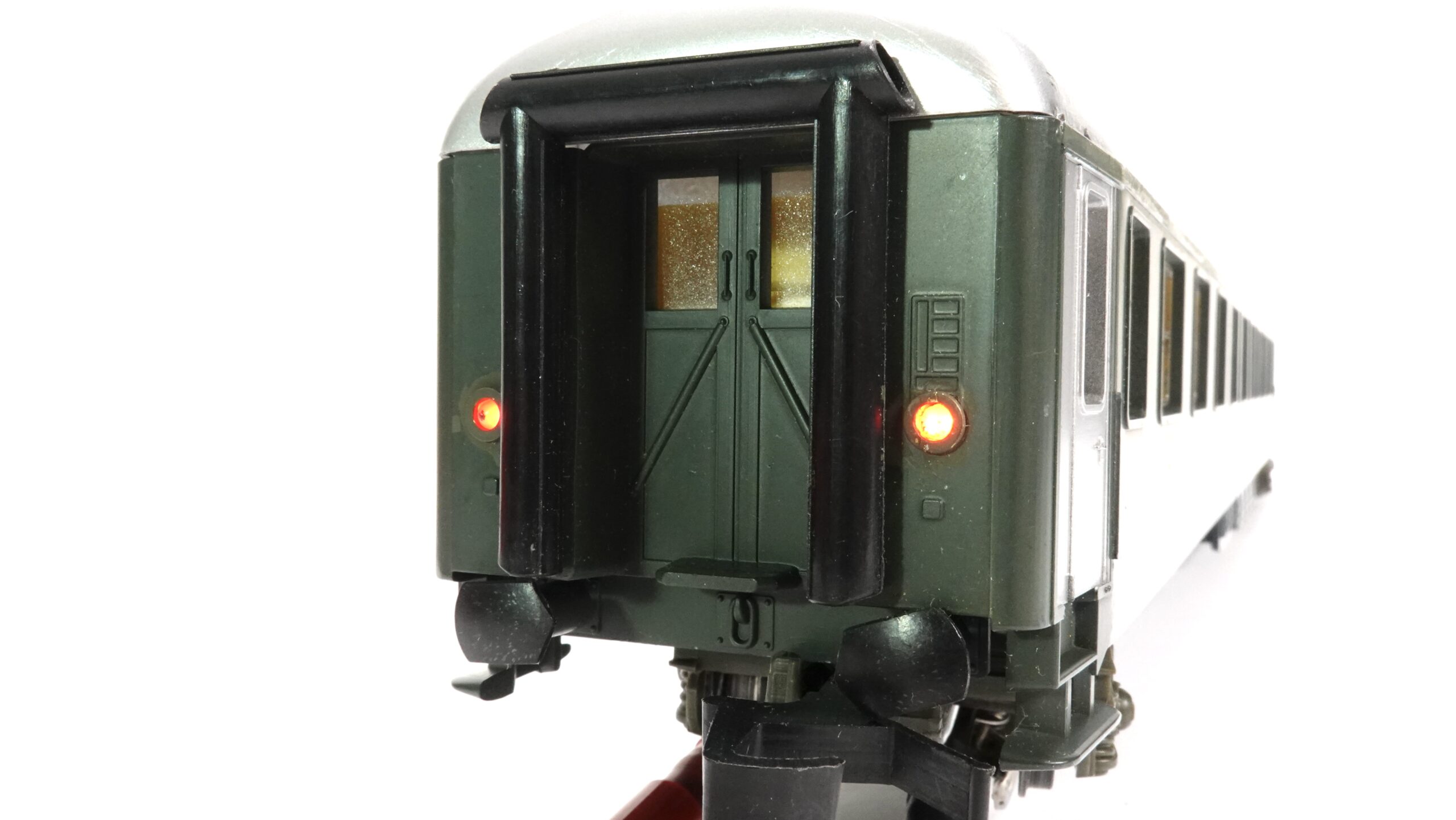 Lima 6611 0 SBB-Personenwagen mit Schlusslicht RIC 2. Kl | 2131 9 Lima 6611 0 SBB-Personenwagen mit Schlusslicht RIC 2. Kl | 2131 – Bild 9