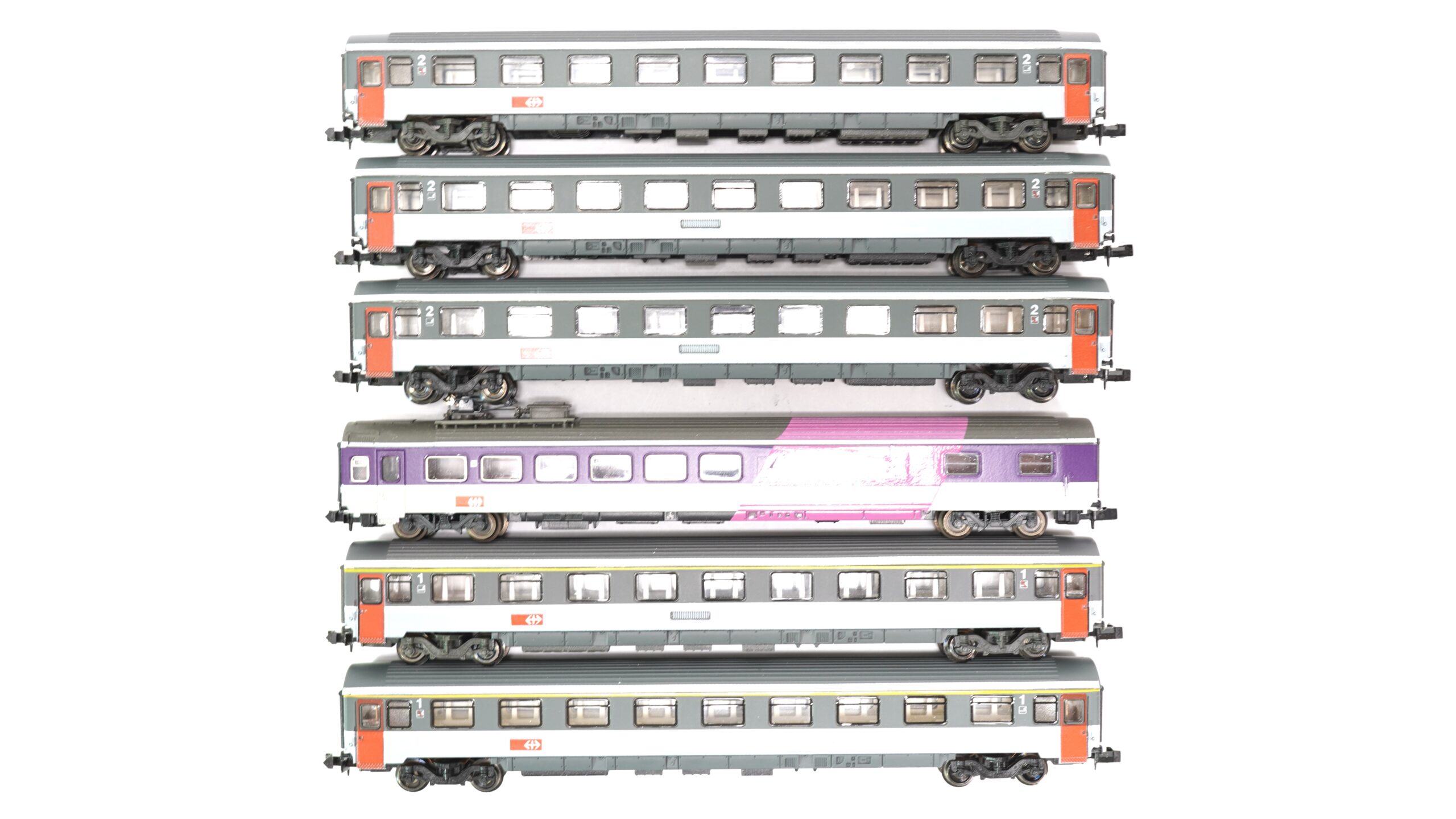 Diverse N SBB Schnellzug mit sechs Personenwagen | 2191 17 Diverse N SBB Schnellzug mit sechs Personenwagen | 2191 – Bild 17