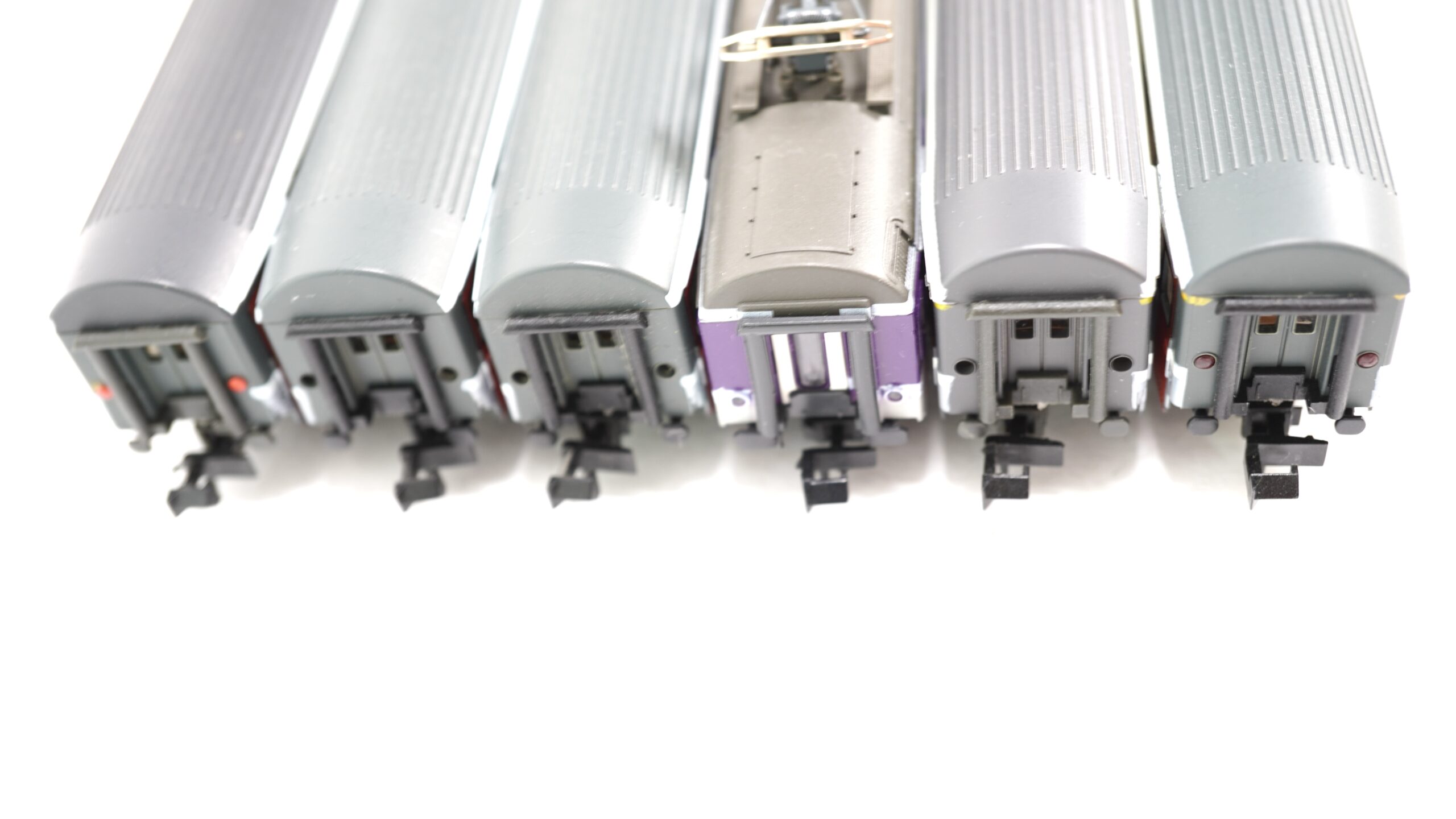 Diverse N SBB Schnellzug mit sechs Personenwagen | 2191 1 Diverse N SBB Schnellzug mit sechs Personenwagen | 2191