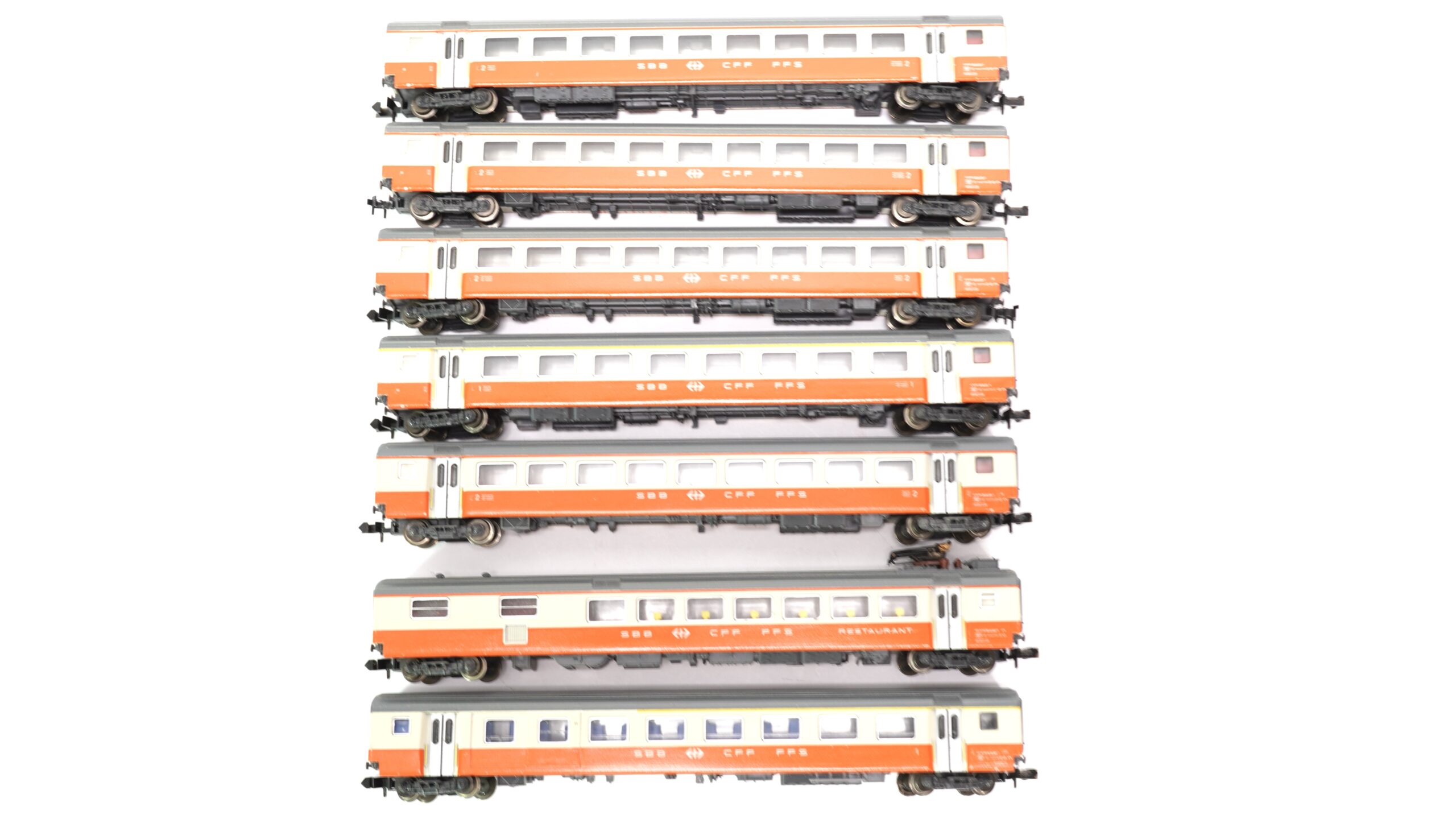 Minitrix N SBB Set Swiss Express mit 7 Wagen | A0302 24 Minitrix N SBB Set Swiss Express mit 7 Wagen | A0302 – Bild 24