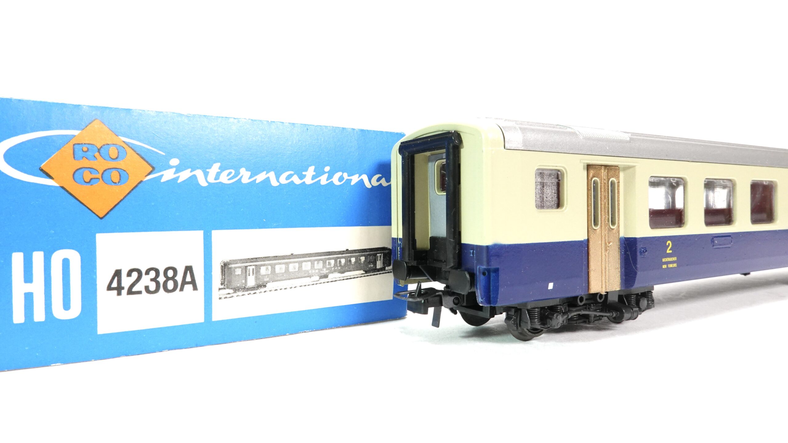 Roco 4238A H0 BLS Personenwagen EW II 2. Kl | A0318 10 Roco 4238A H0 BLS Personenwagen EW II 2. Kl | A0318 – Bild 10