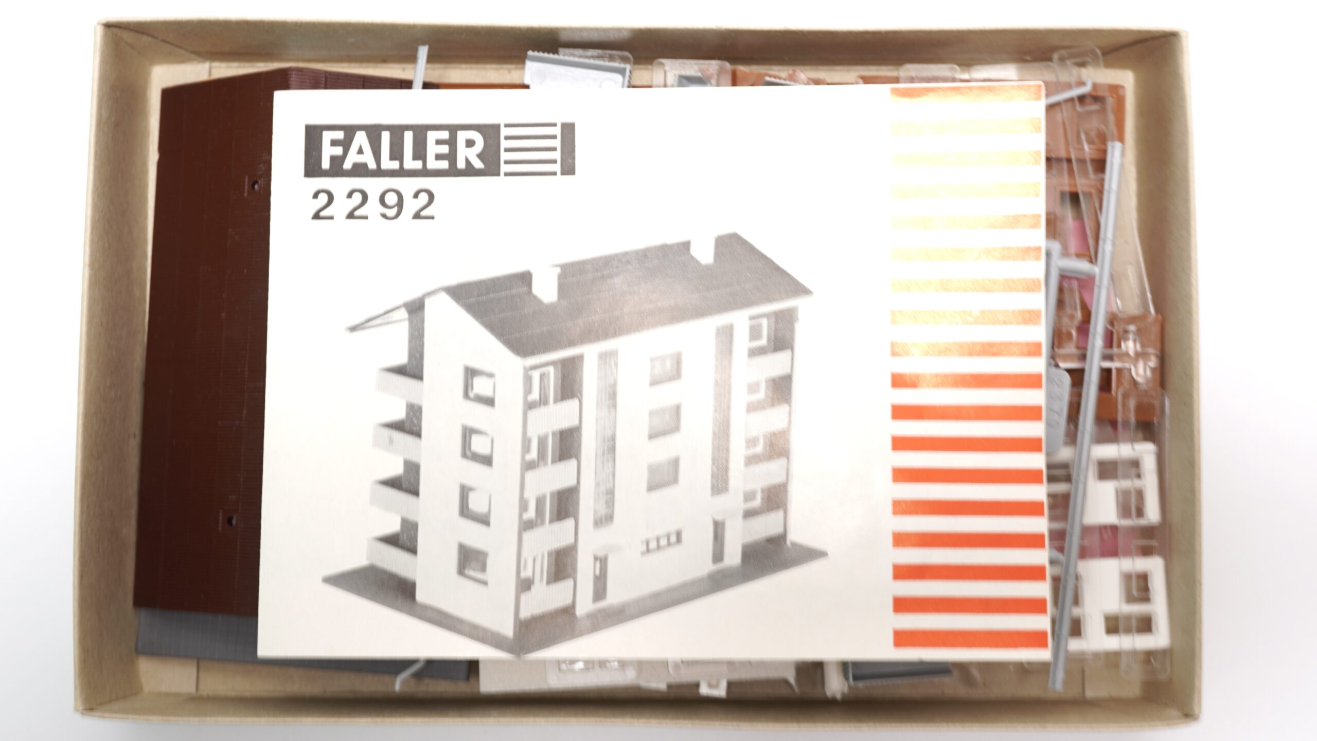 Faller 2292 N Mehrfamilienhaus | A0411 6 Faller 2292 N Mehrfamilienhaus | A0411 – Bild 6