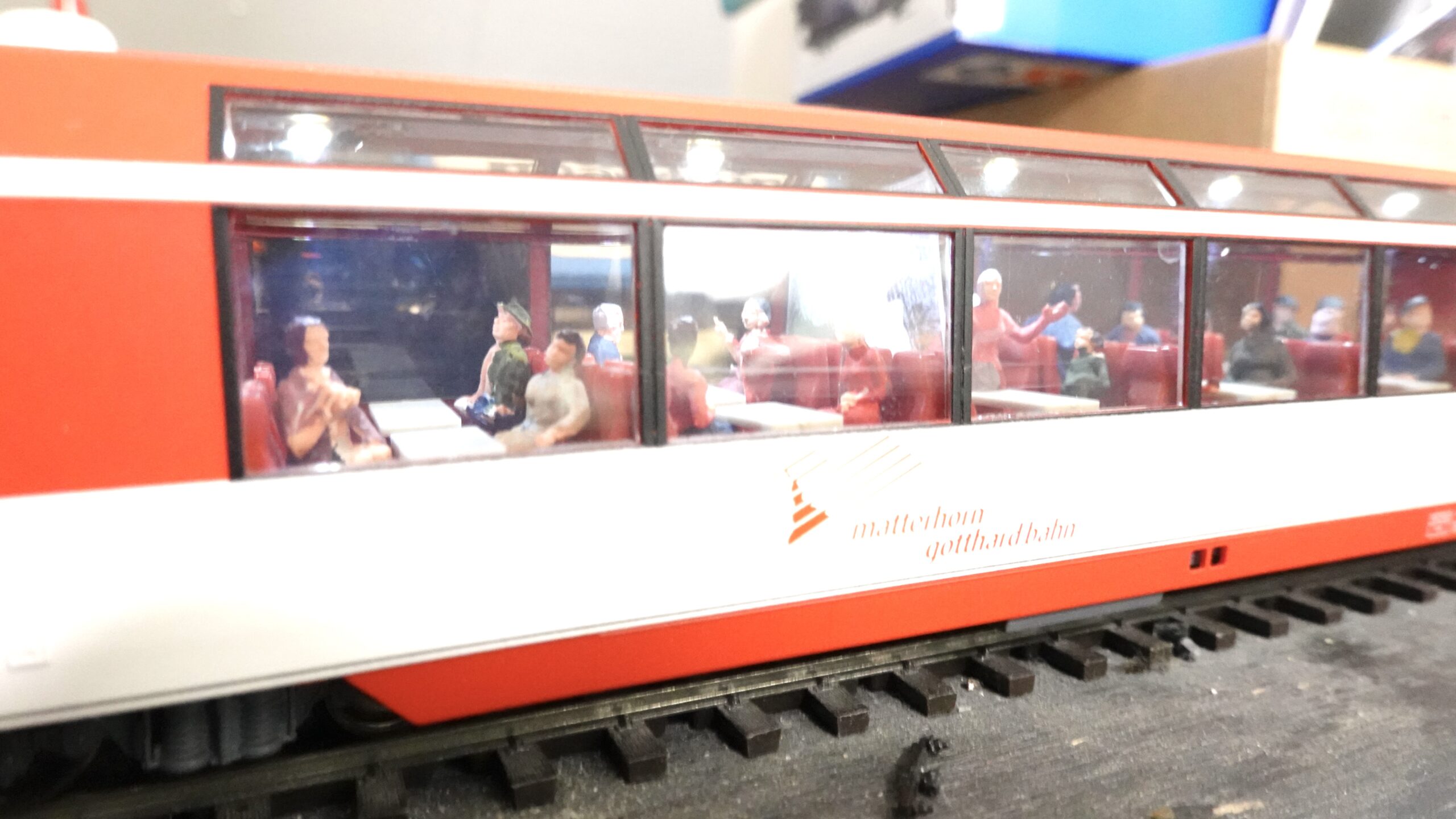 Bemo 3288 259 H0m MGB Panowagen mit Personen und Licht | A0506 8 Bemo 3288 259 H0m MGB Panowagen mit Personen und Licht | A0506 – Bild 8