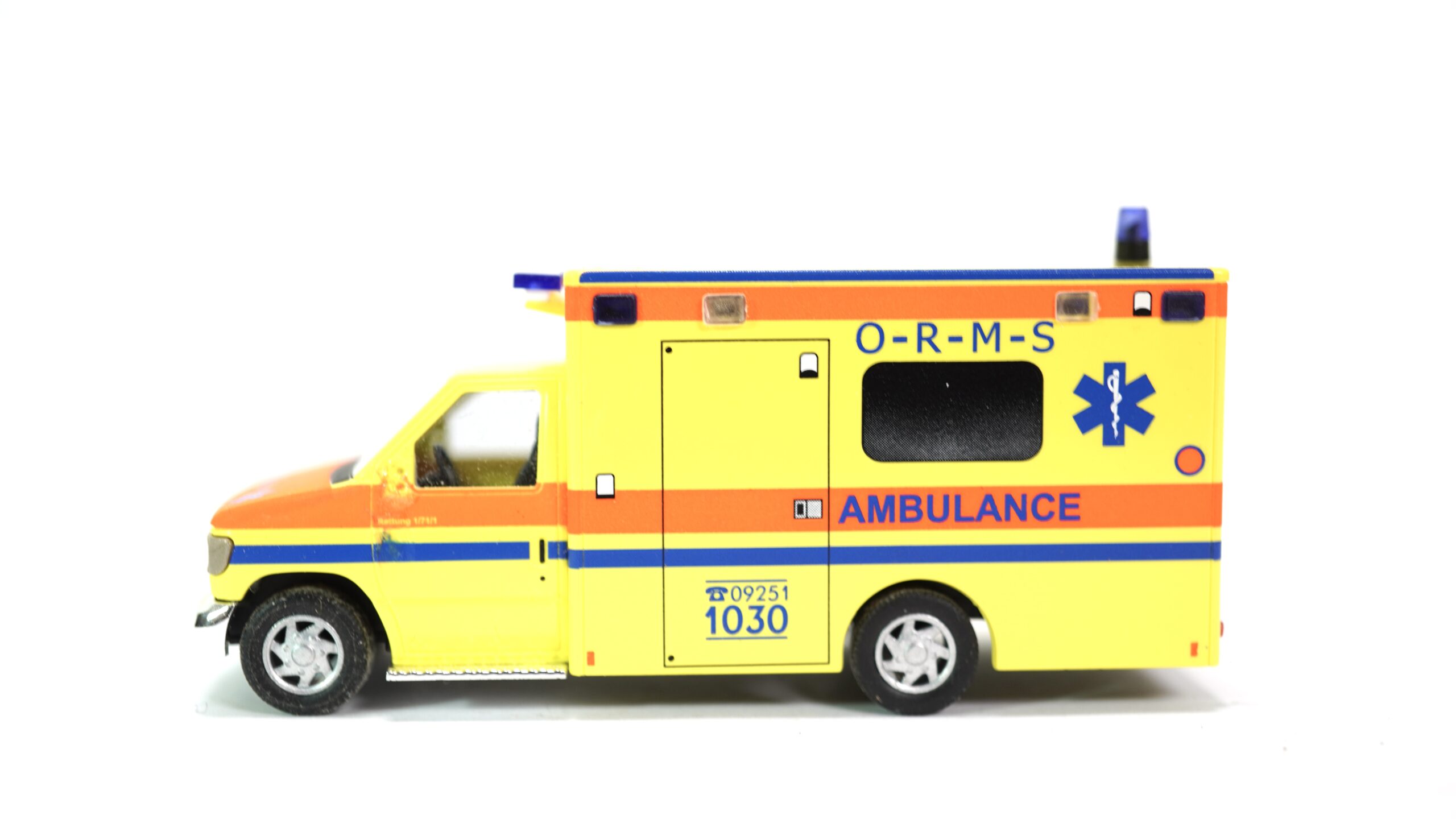 Busch 41828 H0 Ford E-350 Rettungswagen | A0632 1 Busch 41828 H0 Ford E-350 Rettungswagen | A0632