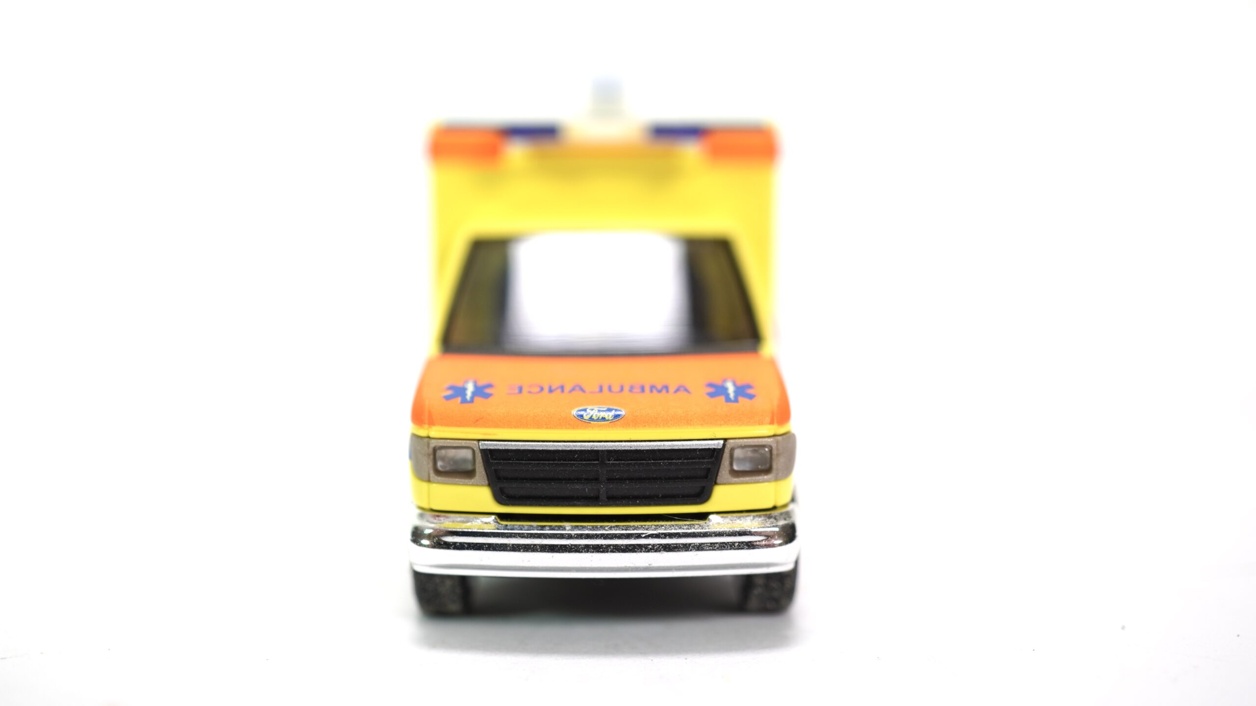 Busch 41828 H0 Ford E-350 Rettungswagen | A0632 3 Busch 41828 H0 Ford E-350 Rettungswagen | A0632 – Bild 3