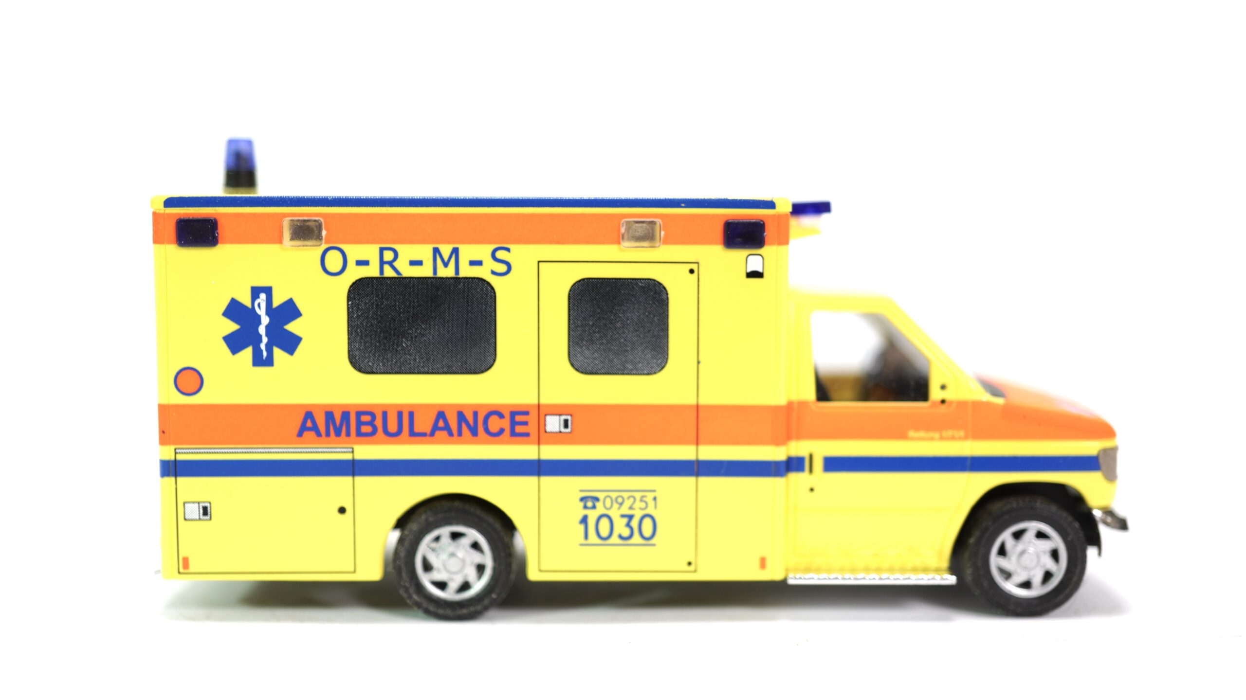 Busch 41828 H0 Ford E-350 Rettungswagen | A0632 4 Busch 41828 H0 Ford E-350 Rettungswagen | A0632 – Bild 4
