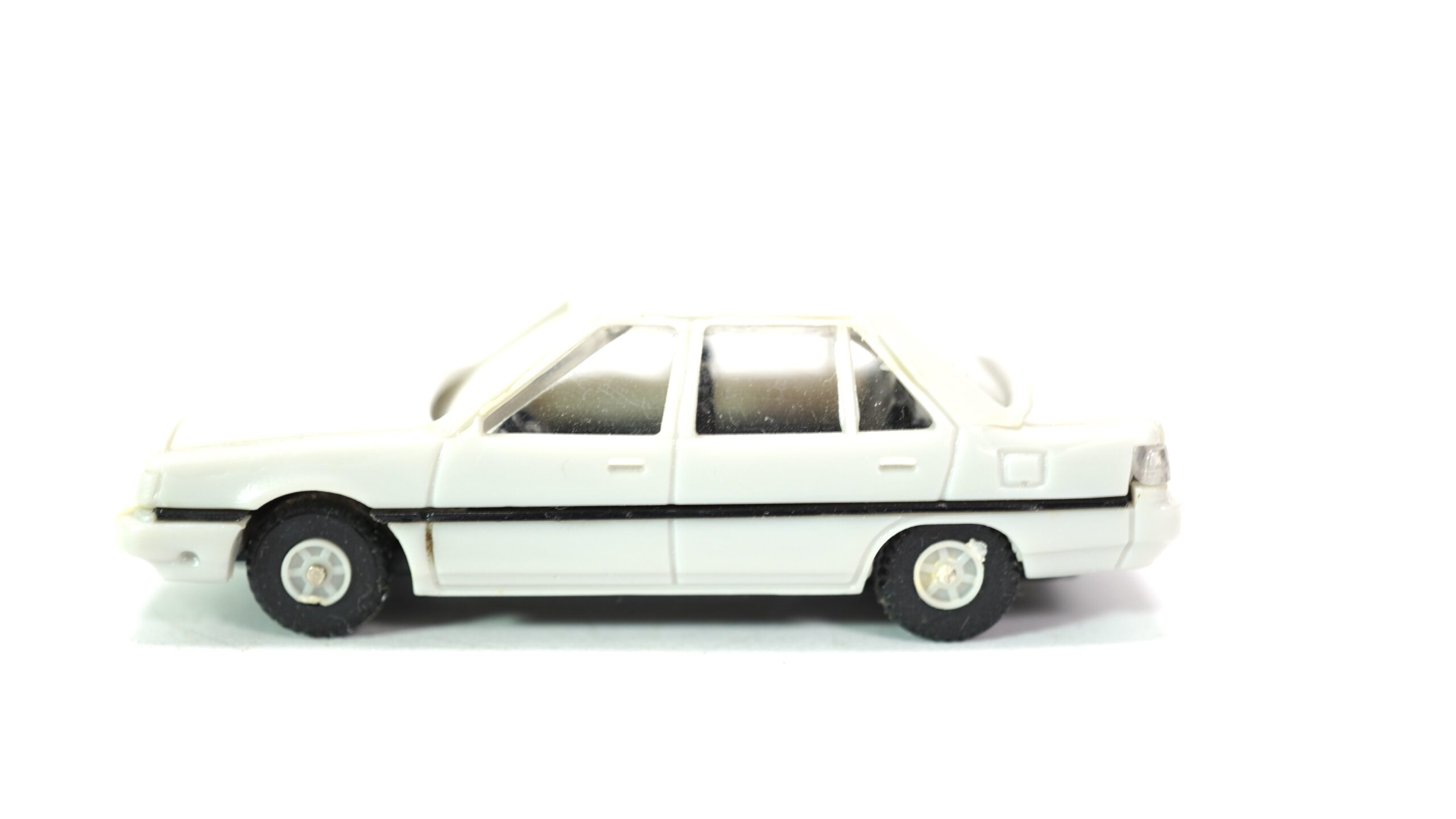 Směr 10725 H0 Mitsubishi Galant V elfenbein | A0639