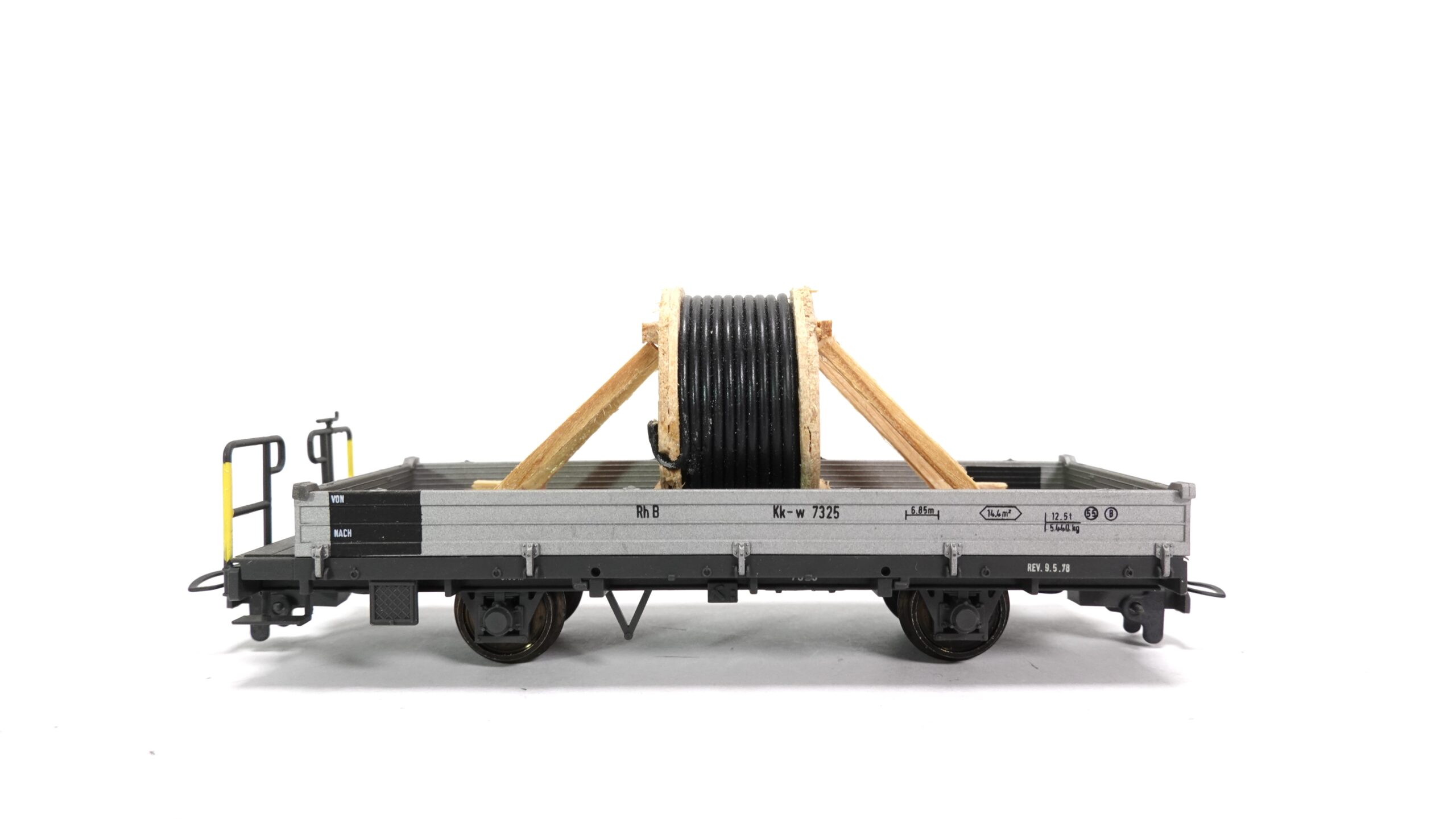 Bemo 2257 H0m RhB Niederbordwagen mit Kabeltrommel | A0477 1 Bemo 2257 H0m RhB Niederbordwagen mit Kabeltrommel | A0477