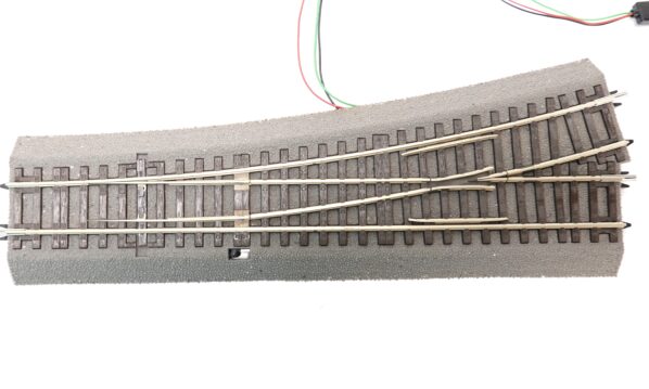 Roco Line 42532 H0 Weiche links Wl15 mit Elektroantrieb mit Bettung