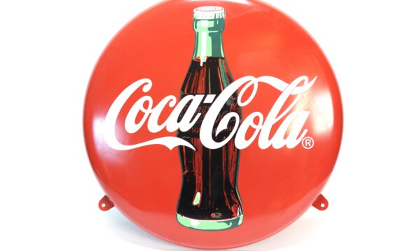 Vintage Coca-Cola „Button Sign“ Werbeschild – Ikonisches Flaschendesign (ca. 38 cm)
