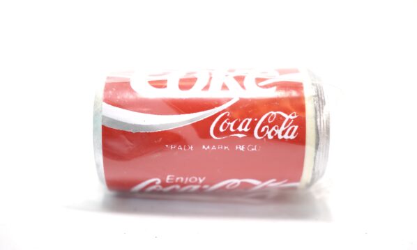 Vintage Coca-Cola Schlüsselanhänger „Mini Dose“ – Kult-Klassiker in Originalverpackung