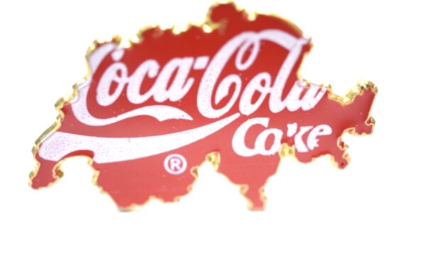 Vintage Coca-Cola Pin „Schweiz-Edition“ – Emaille-Anstecker in Landesform | A5037