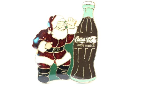 Vintage Coca-Cola Pin „Santa & Bottle“ – Nostalgisches Emaille-Sammlerstück (ca. 1980er/90er) | A5041