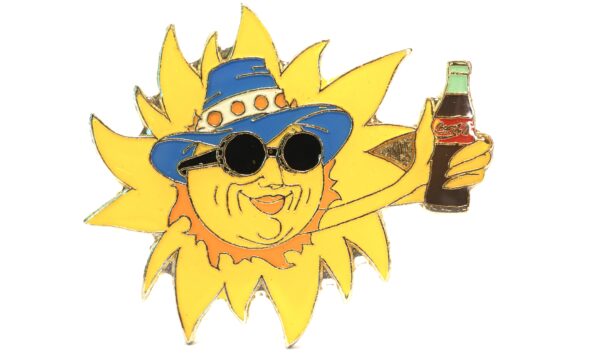Vintage Coca-Cola Pin „Cool Sun“ – Sonne mit Hut & Sonnenbrille (ca. 1990er) | A5044