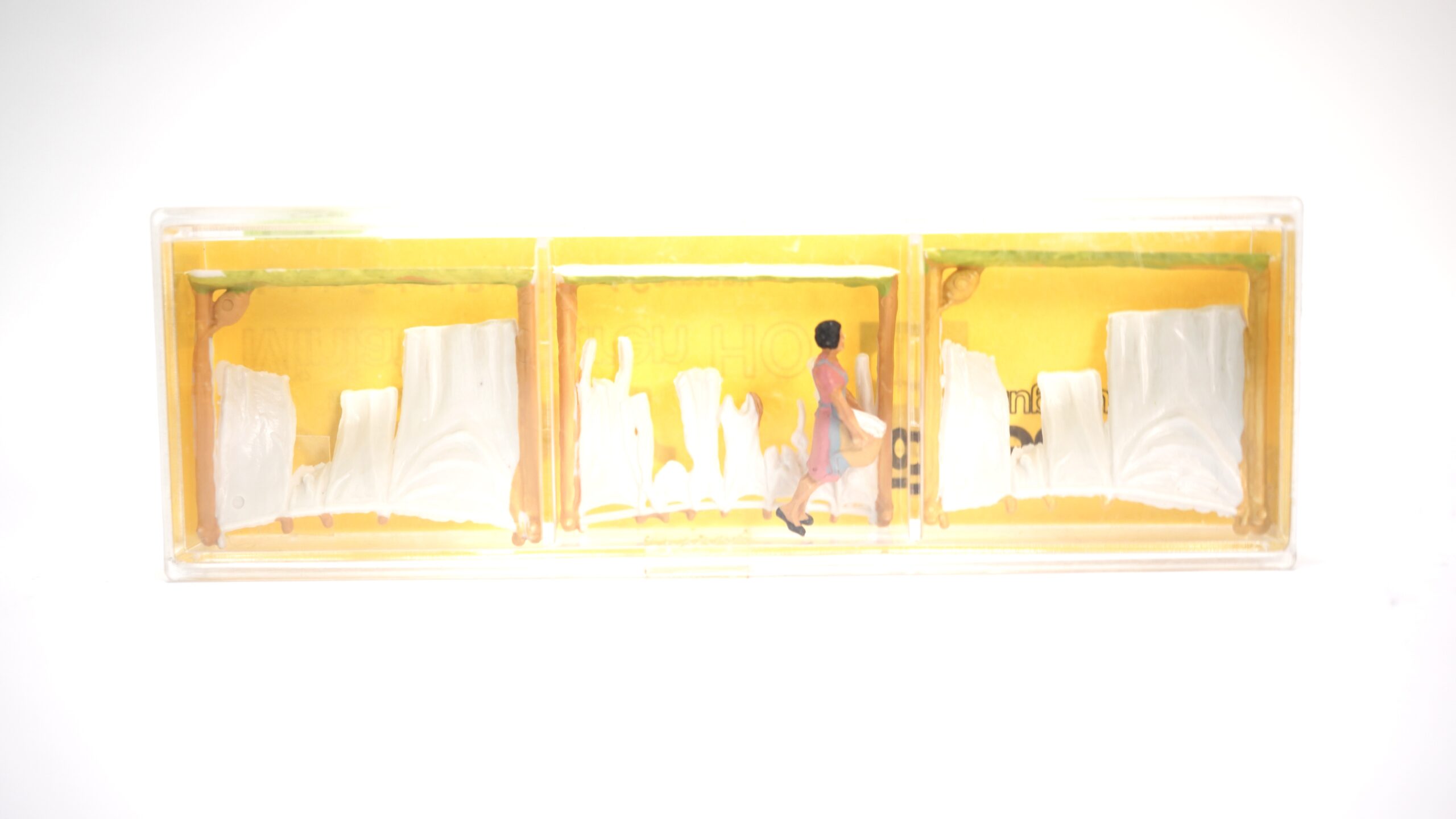 Preiser 55 H0 Hausfrau u. Wäsche auf der Leine