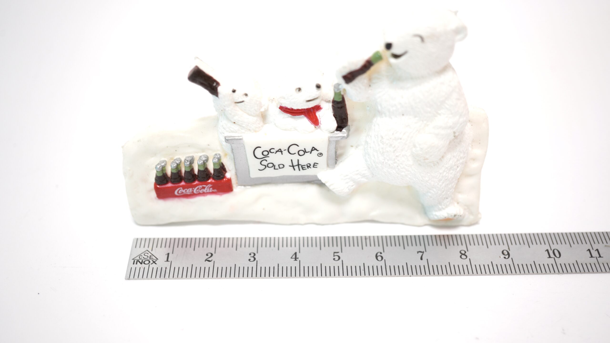 Vintage Coca-Cola 3D-Magnet „Eisbären am Verkaufsstand“ – Nostalgie-Sammlerstück | A5049 2 Vintage Coca-Cola 3D-Magnet „Eisbären am Verkaufsstand“ – Nostalgie-Sammlerstück | A5049 – Bild 2