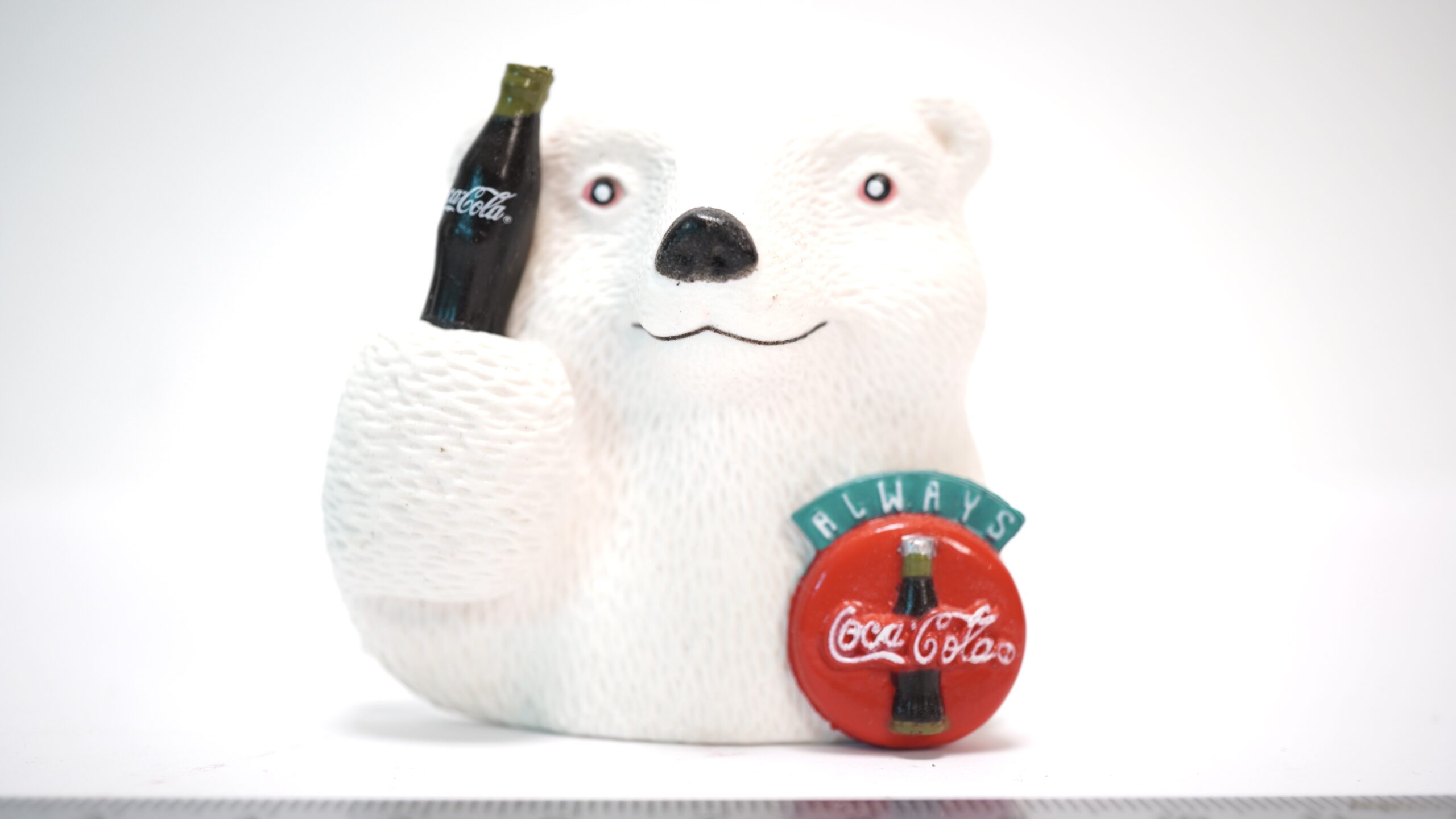 Vintage Coca-Cola 3D-Magnet „Eisbär mit Flasche“ – Ikonisches „Always“-Design | A5050 1 Vintage Coca-Cola 3D-Magnet „Eisbär mit Flasche“ – Ikonisches „Always“-Design | A5050