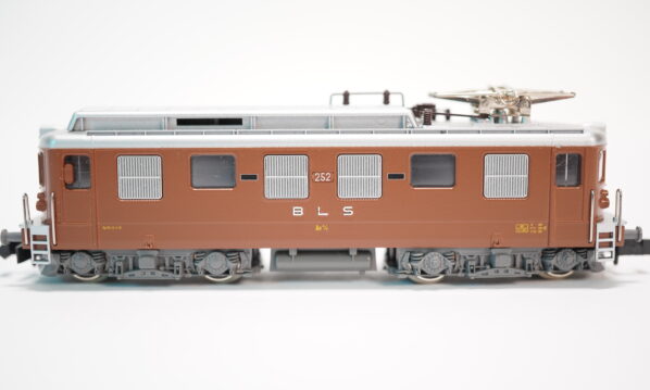 Hobbytrain H10500 N BLS Ae 4/4 252 braun OVP | A0907