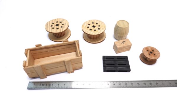 Ladegut-Set 8-teilig (Kabeltrommeln, Kiste, Fass) Spur 1 | A5277