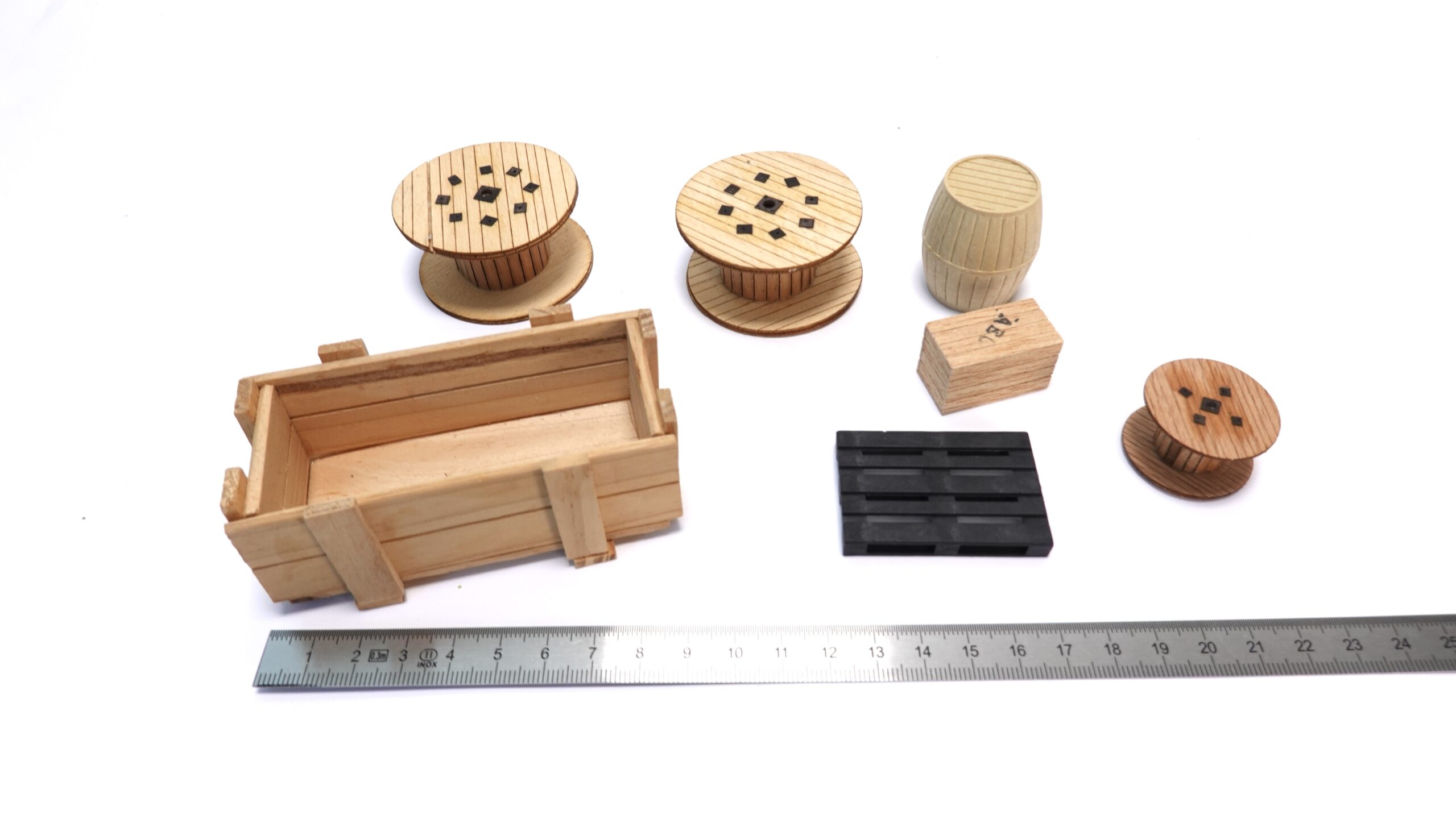 Ladegut-Set 8-teilig (Kabeltrommeln, Kiste, Fass) Spur 1 | A5277