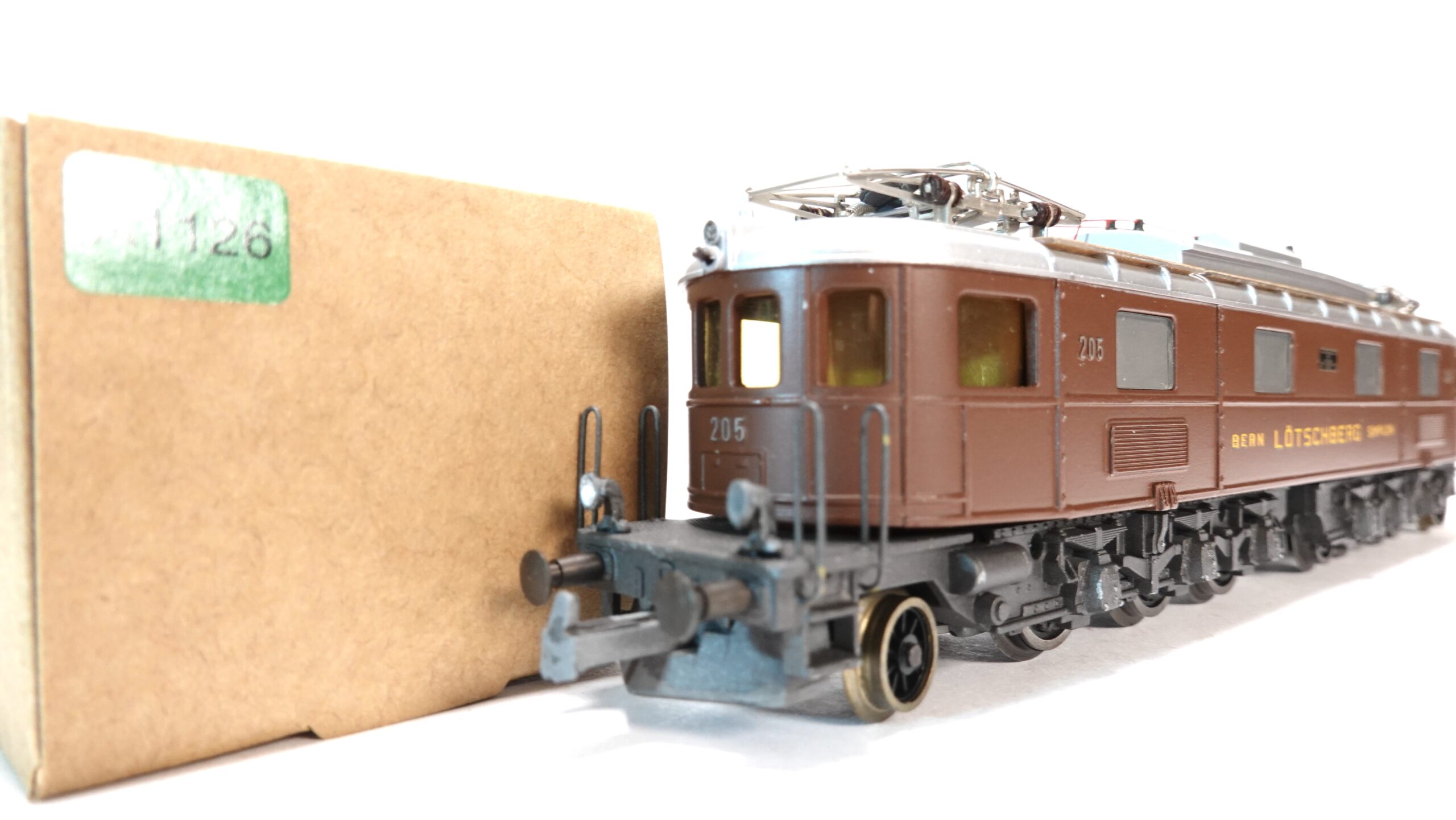 Roxy 10010 H0 BLS Ae 6/8 Elektrolokomotive braun | A1126 2 Roxy 10010 H0 BLS Ae 6/8 Elektrolokomotive braun | A1126 – Bild 2