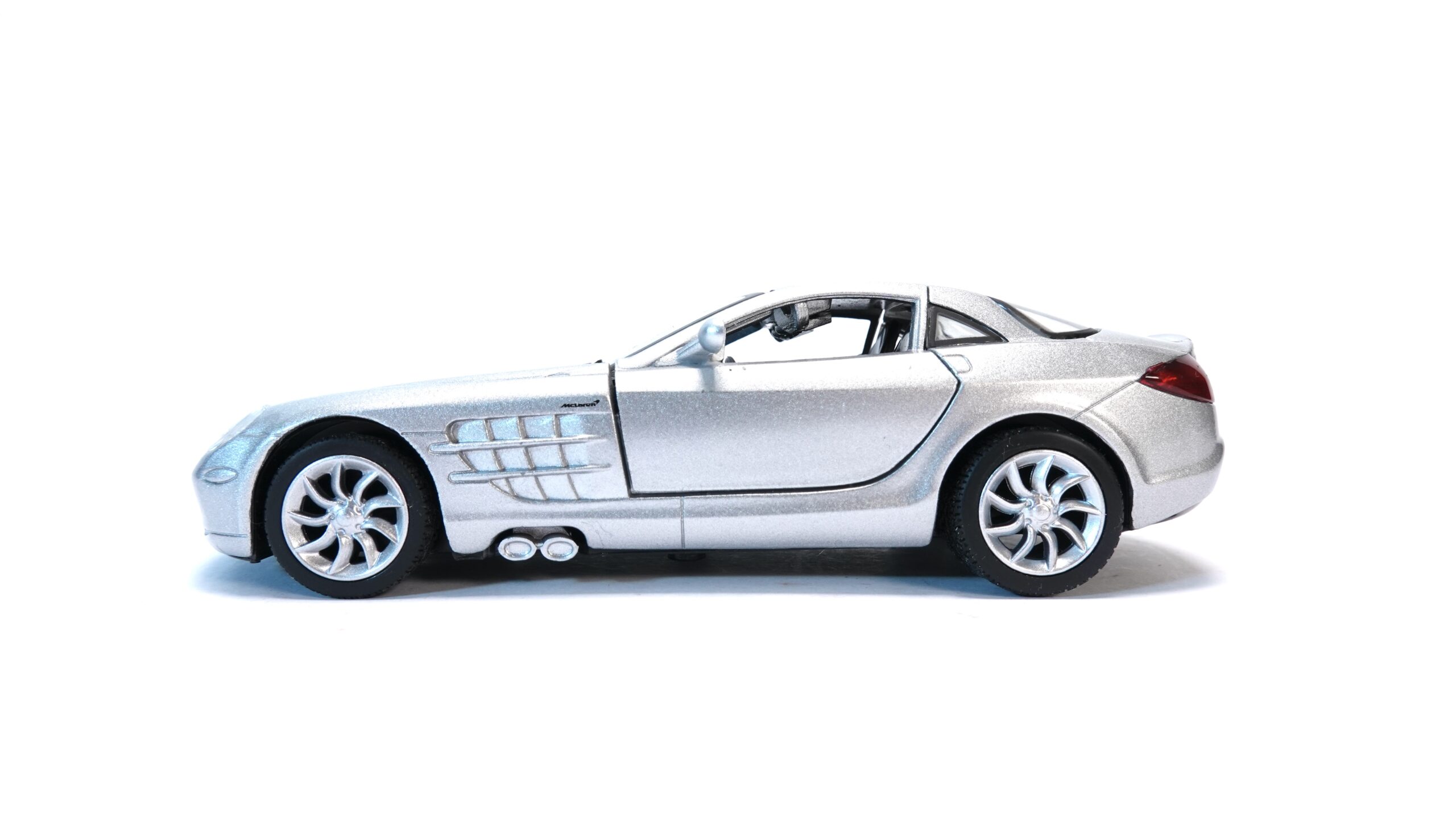 NewRay Mercedes-Benz SLR McLaren silber metallic | A5365