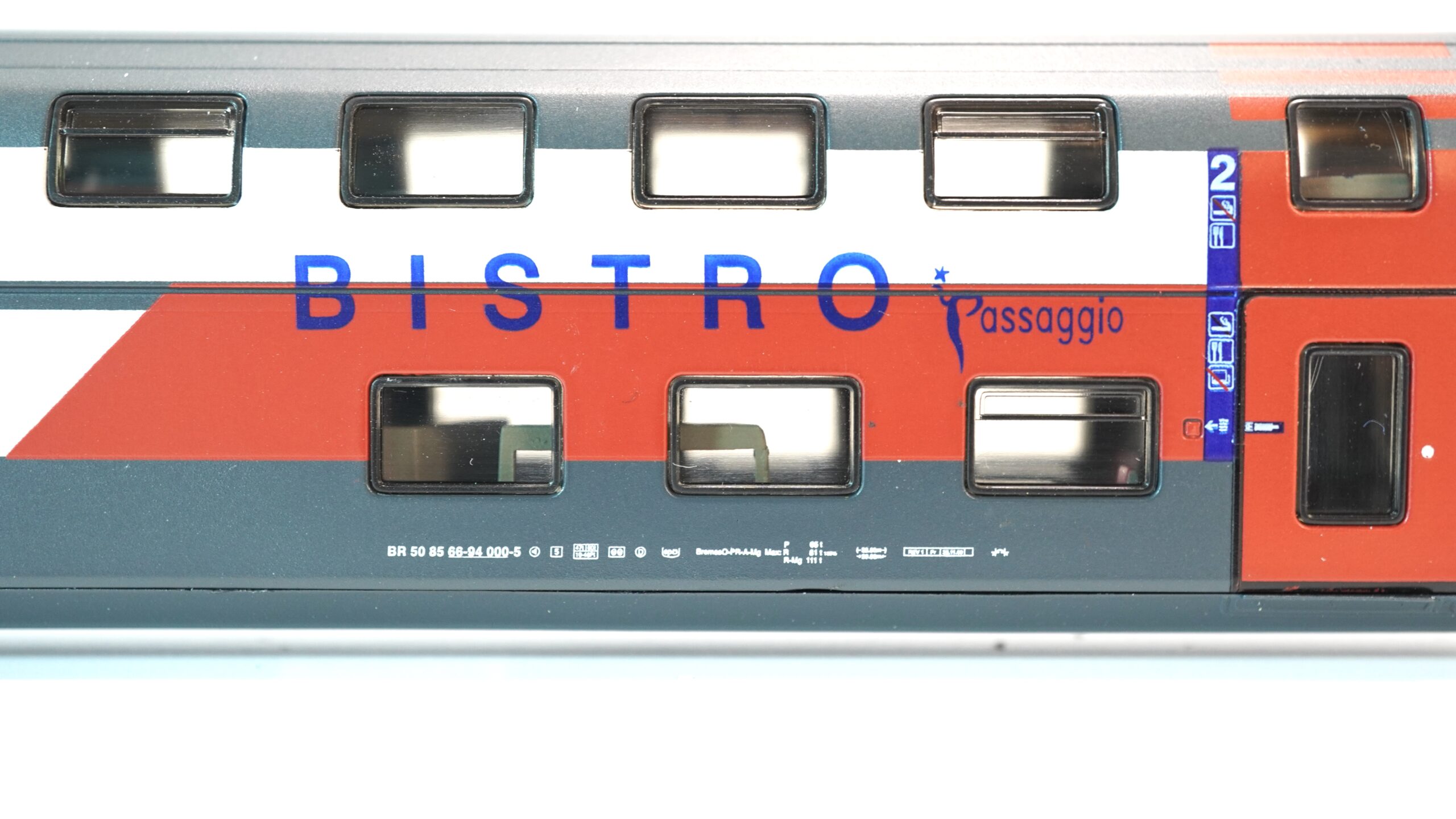 Hobbytrain H25105 N SBB IC2000 Doppelstock-Bistrowagen Bistro Passaggio | A1280 6 Hobbytrain H25105 N SBB IC2000 Doppelstock-Bistrowagen Bistro Passaggio | A1280 – Bild 6