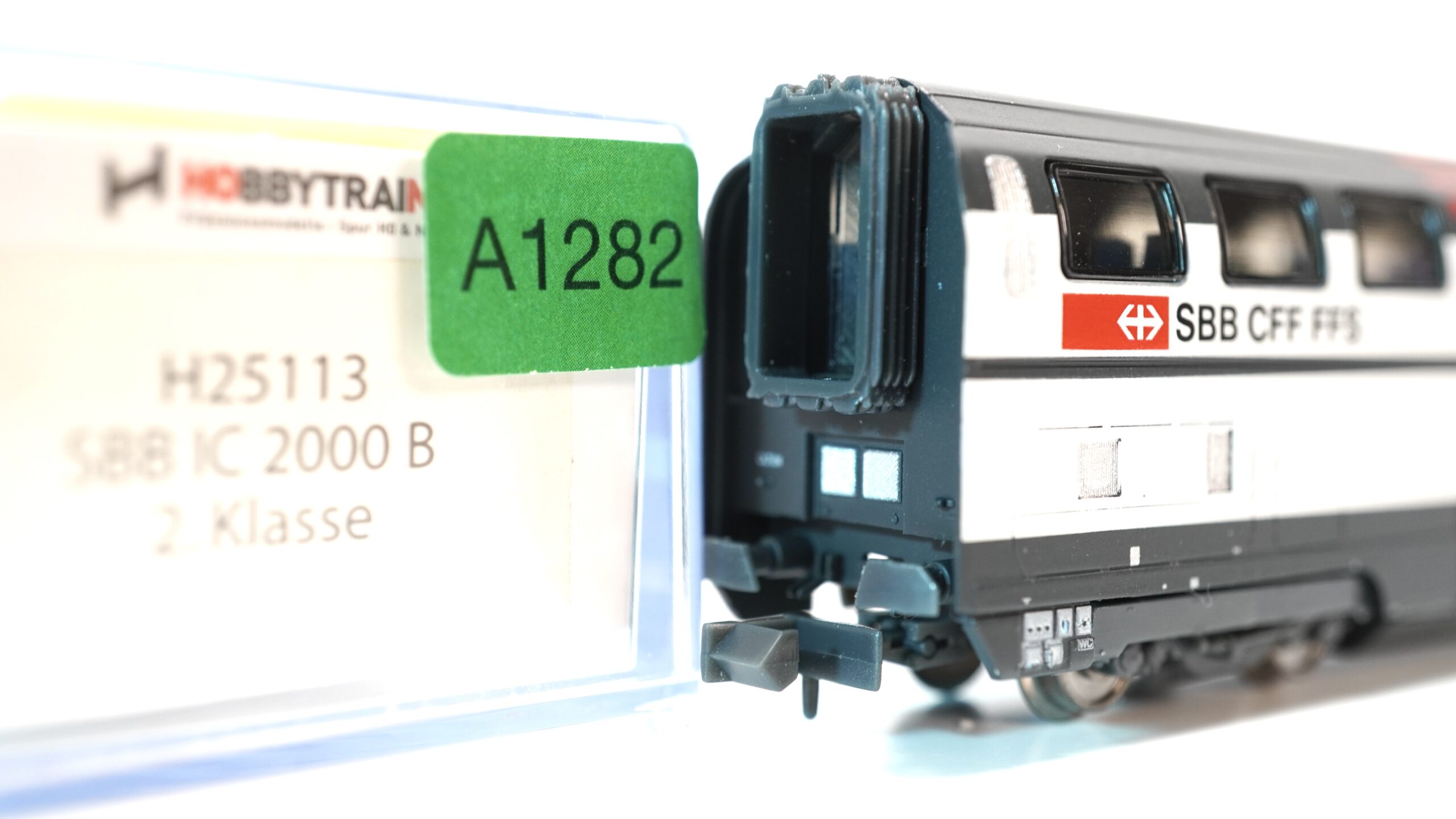 Hobbytrain H25113 N SBB IC2000 Doppelstockwagen 2. Kl | A1282 4 Hobbytrain H25113 N SBB IC2000 Doppelstockwagen 2. Kl | A1282 – Bild 4