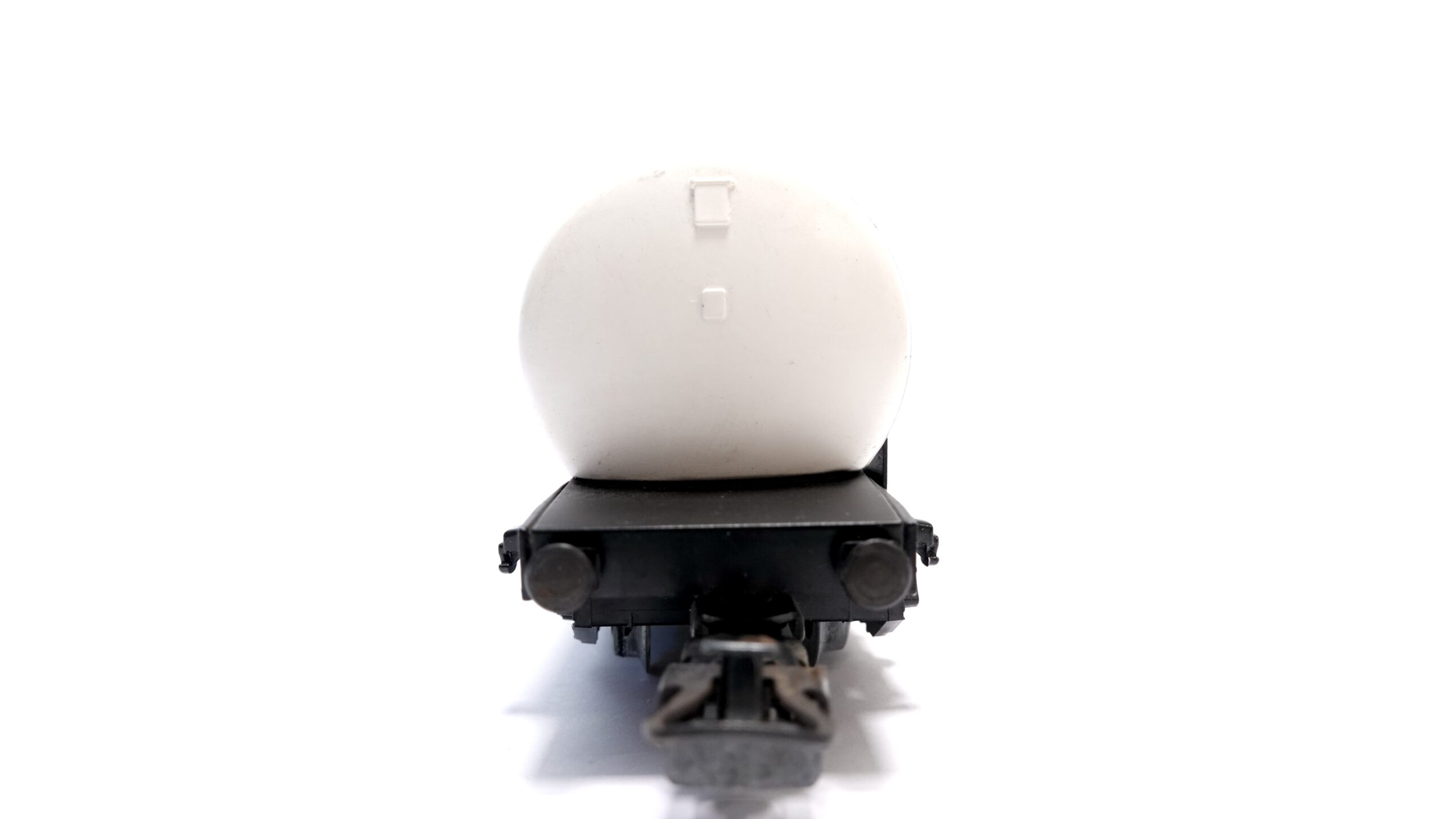 Märklin 4650 H0 DB Kesselwagen Esso weiss stark bespielt | A1337 5 Märklin 4650 H0 DB Kesselwagen Esso weiss stark bespielt | A1337 – Bild 5