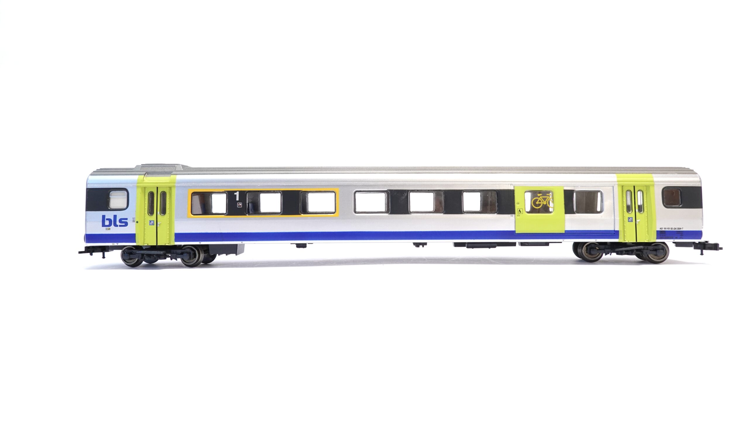 Liliput L388994 H0 BLS EW III AD Gepäckwagen NINA bespielt | A1339