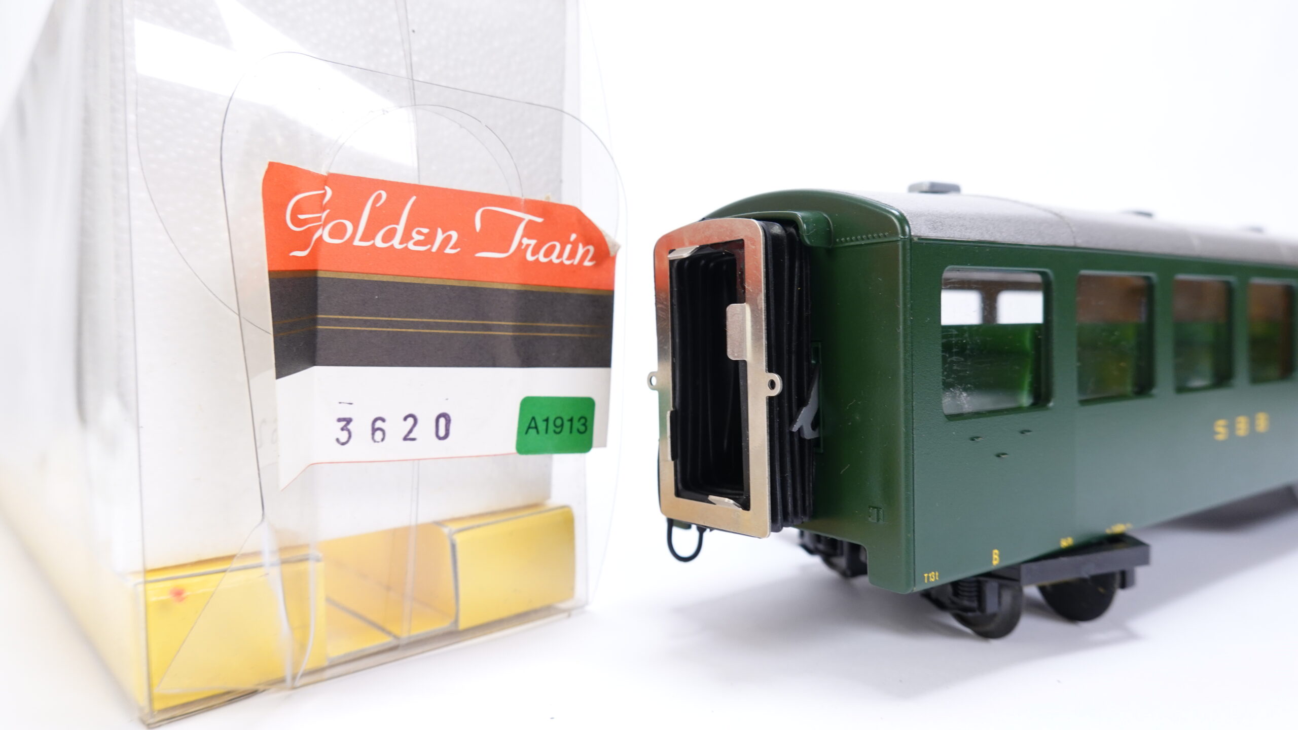 Goldentrain 3620 0m SBB Mitteleinstiegswagen B 2. Kl. grün | A1913 2 Goldentrain 3620 0m SBB Mitteleinstiegswagen B 2. Kl. grün | A1913 – Bild 2