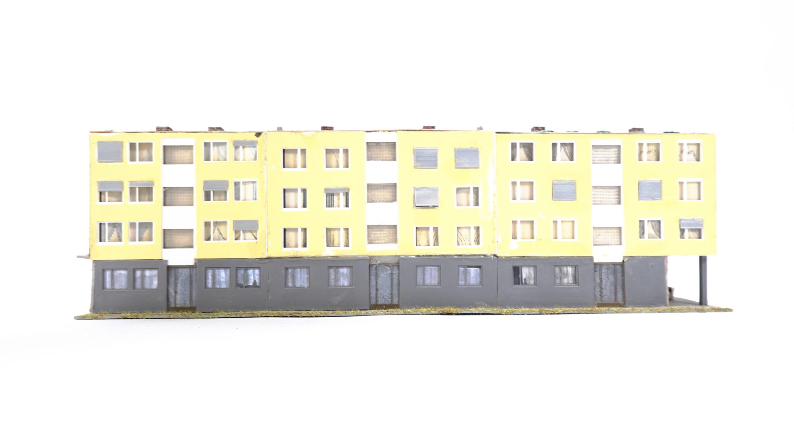 Kibri 8113 H0 Wohn- und Geschäftsblock | A2283 2 Kibri 8113 H0 Wohn- und Geschäftsblock | A2283 – Bild 2