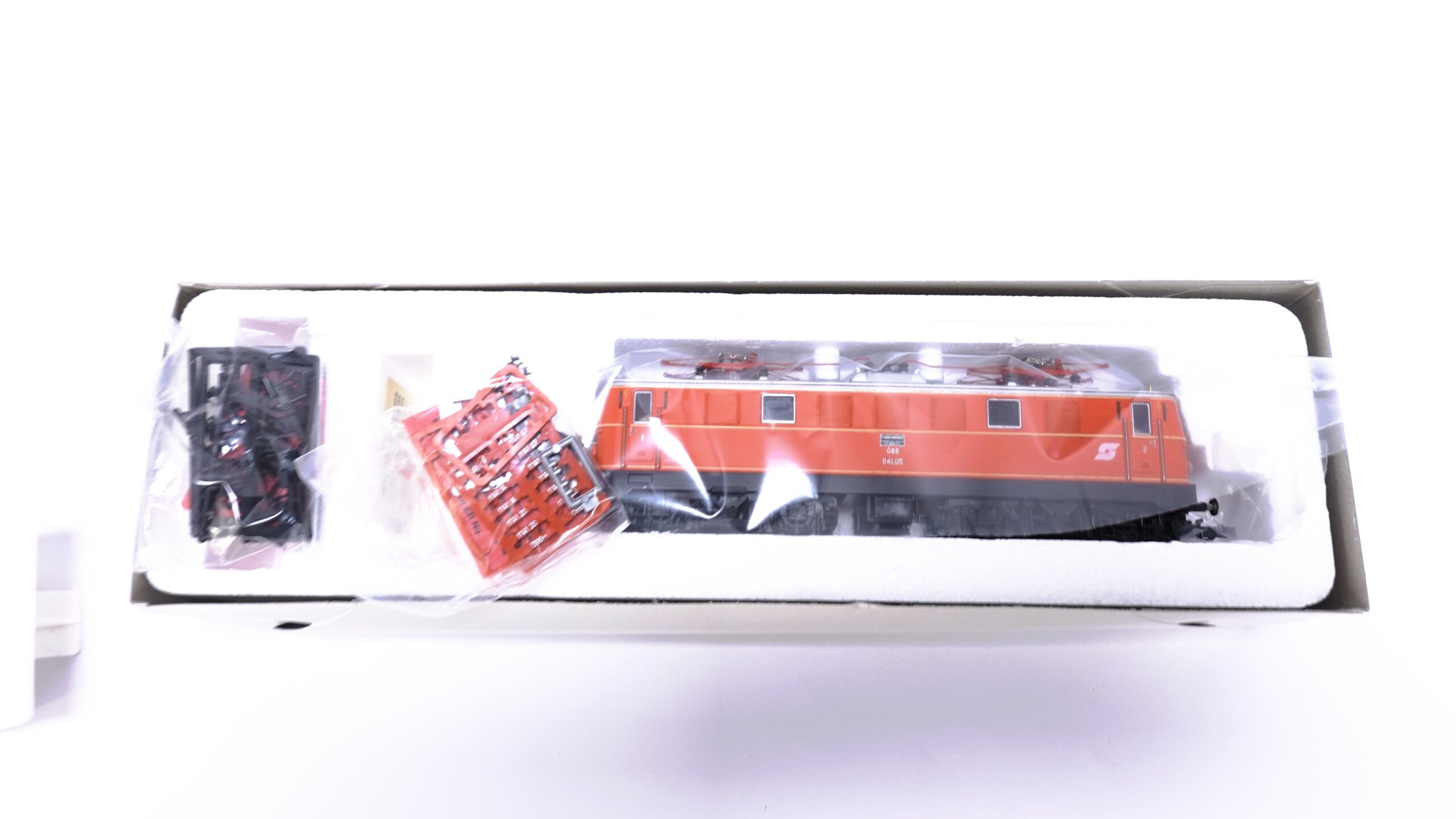 Roco 43641 H0 ÖBB Elektrolok 1141.05 blutorange | A2069 9 Roco 43641 H0 ÖBB Elektrolok 1141.05 blutorange | A2069 – Bild 9